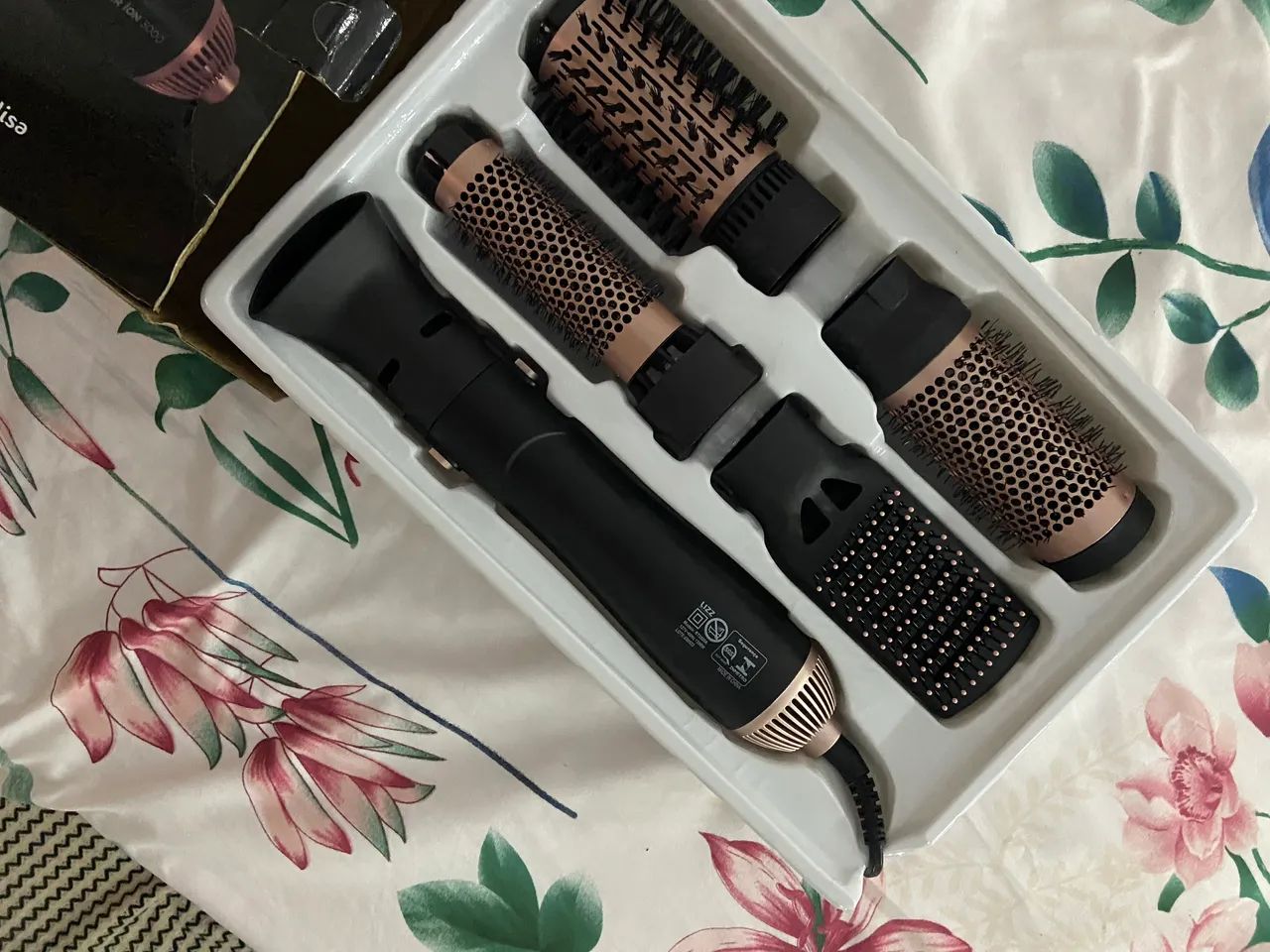 Escova rotativa Lizz Profissional acompanha 5 acessórios 1300w de potência  - Foto 2