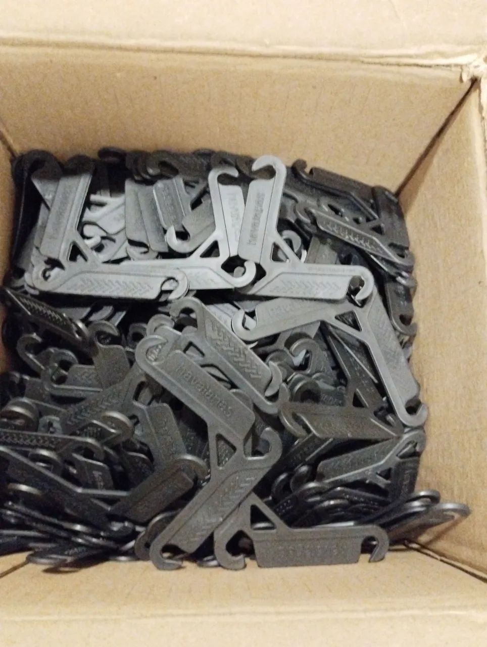 Cabides de Chinelo valor para 150 unidades 