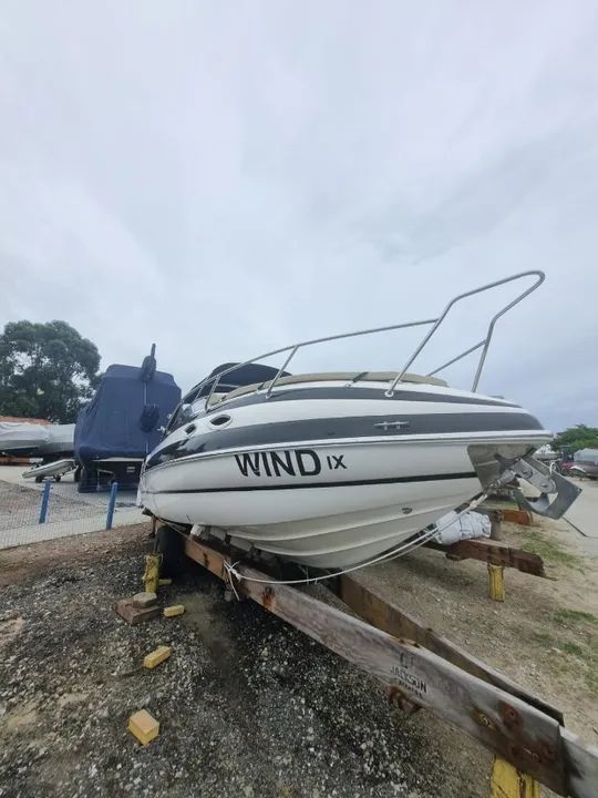 Lancha Evolve 270 (Cota 1/4), motor 2022.