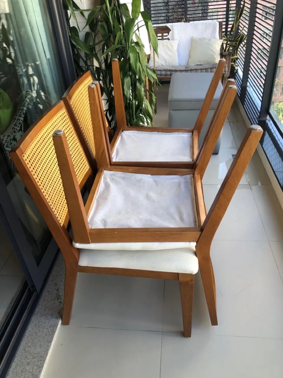 Conjunto de Cadeiras de Jantar confortáveis em ótimo estado - Foto 2