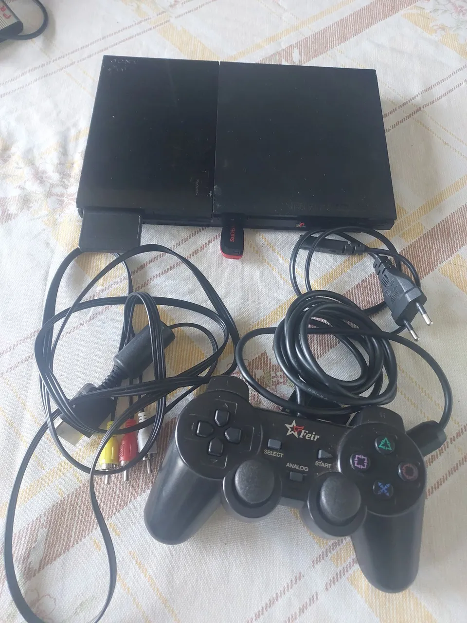 PlayStation 2 rodando jogos pelo pen-drive leitor não funciona só retirada não envio