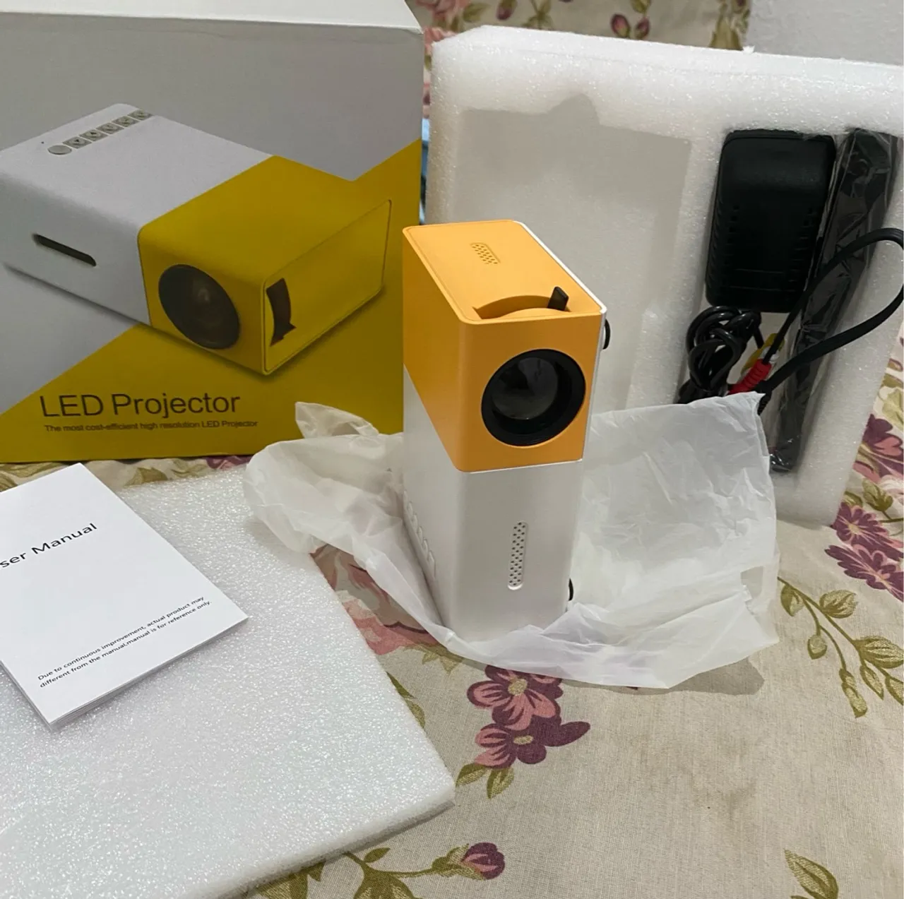 Mini Projetor LED Portátil - Alta Definição