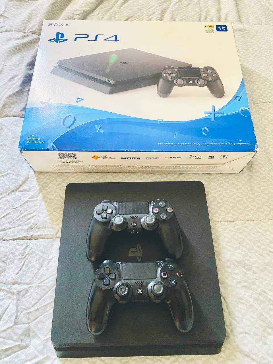 Vendo PS4 e acessórios 