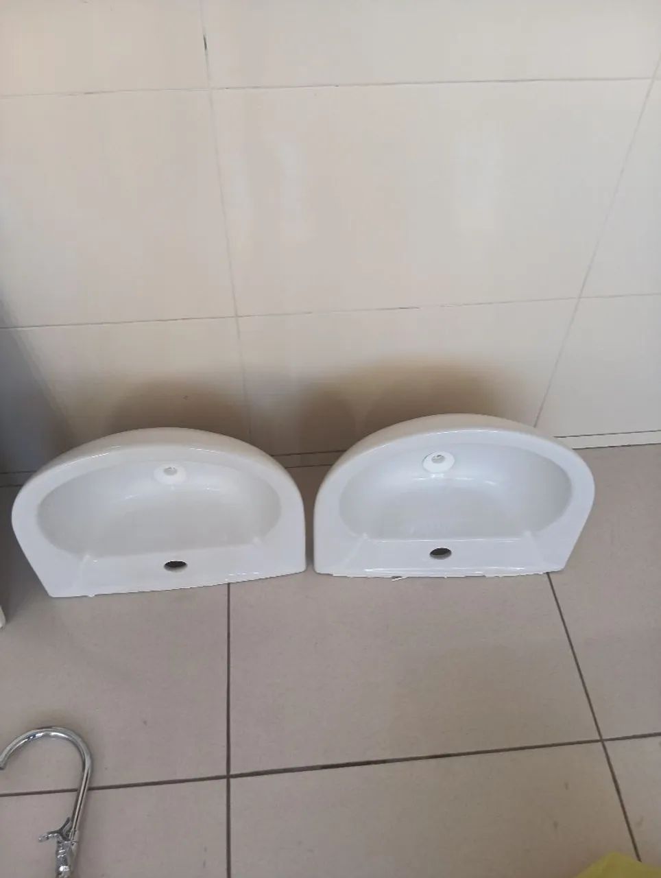 Pias para banheiro + torneiras - Foto 3
