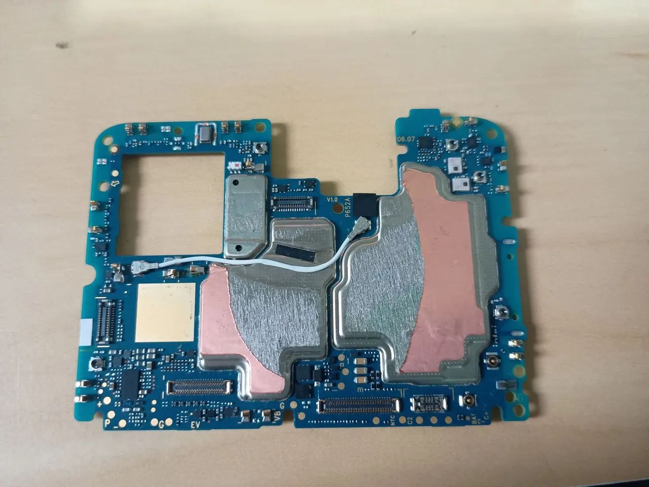 Placa Moto G84 com defeito - Foto 2