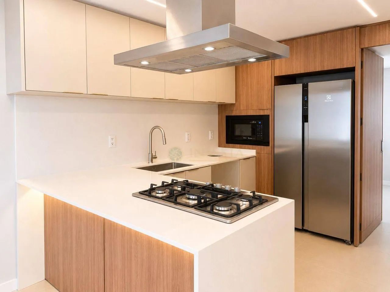 Apartamento à venda na Av. Professor Othon Gama D Eça com 3 quartos - Centro, em Florianóp