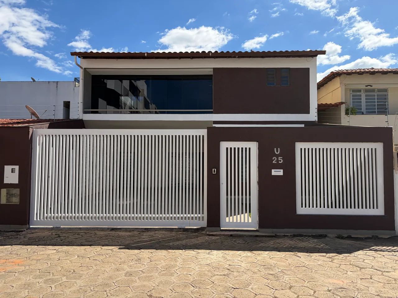 Qi 7 sobrado 5 quartos sendo 3 suítes 