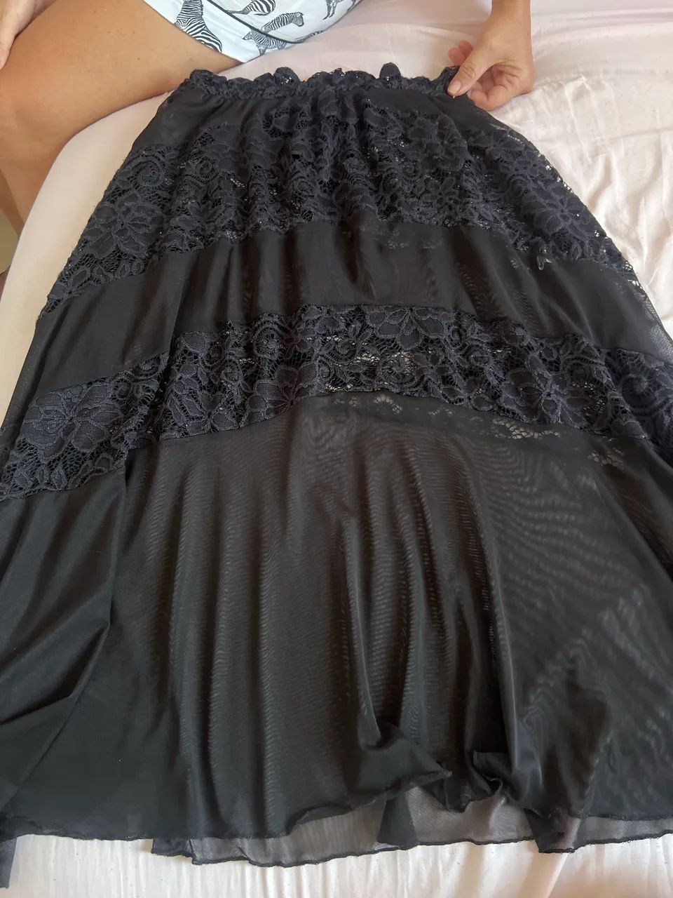 Saia de renda preta 
