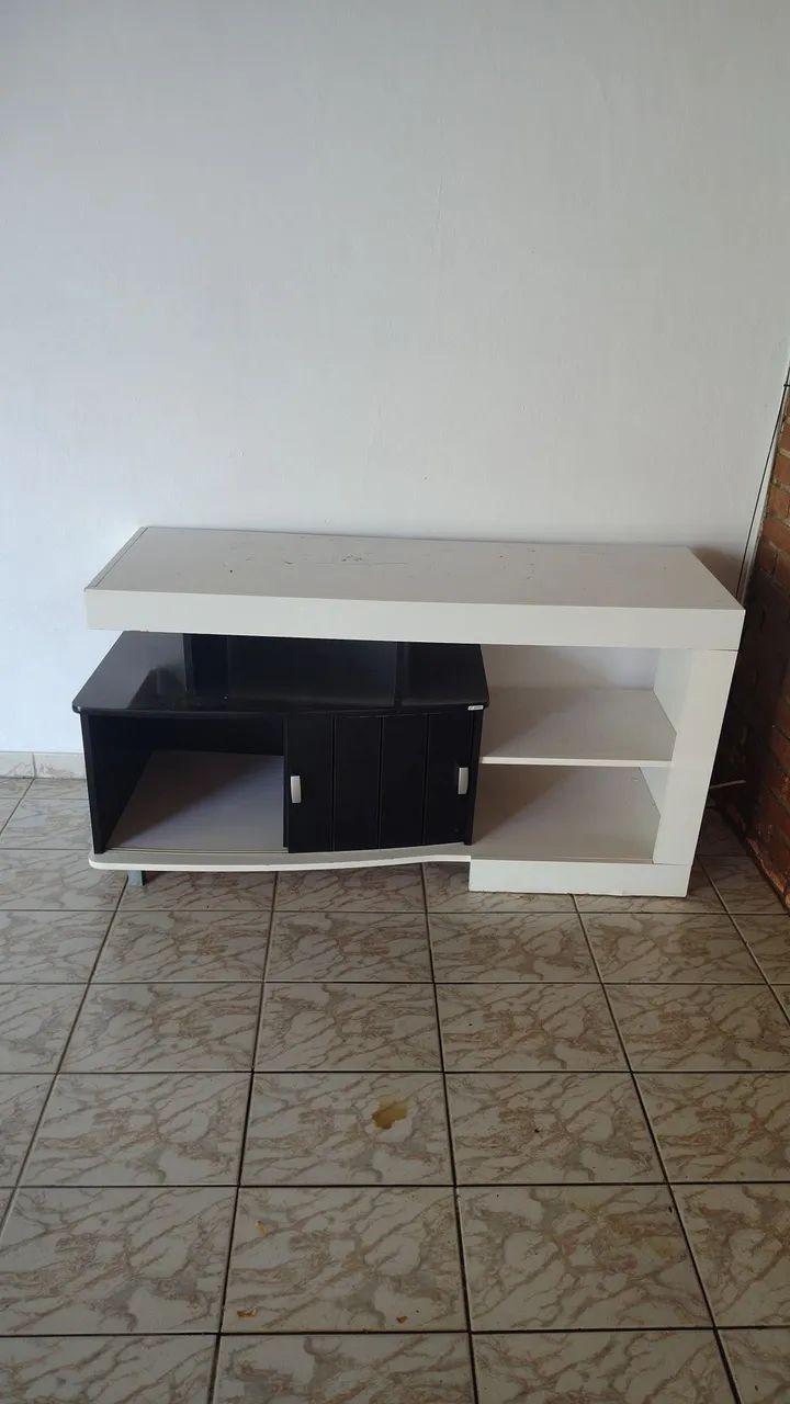 Rack semi usado branco e preto,80 reais