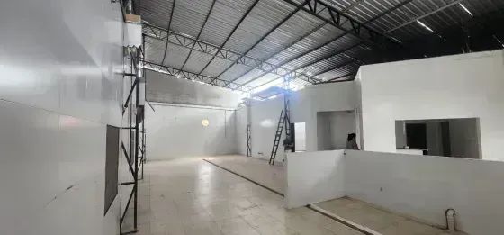 GALPÃO COM 800M2 DE ÁREA TOTAL NA COSME FERREIRA/TIRADENTES