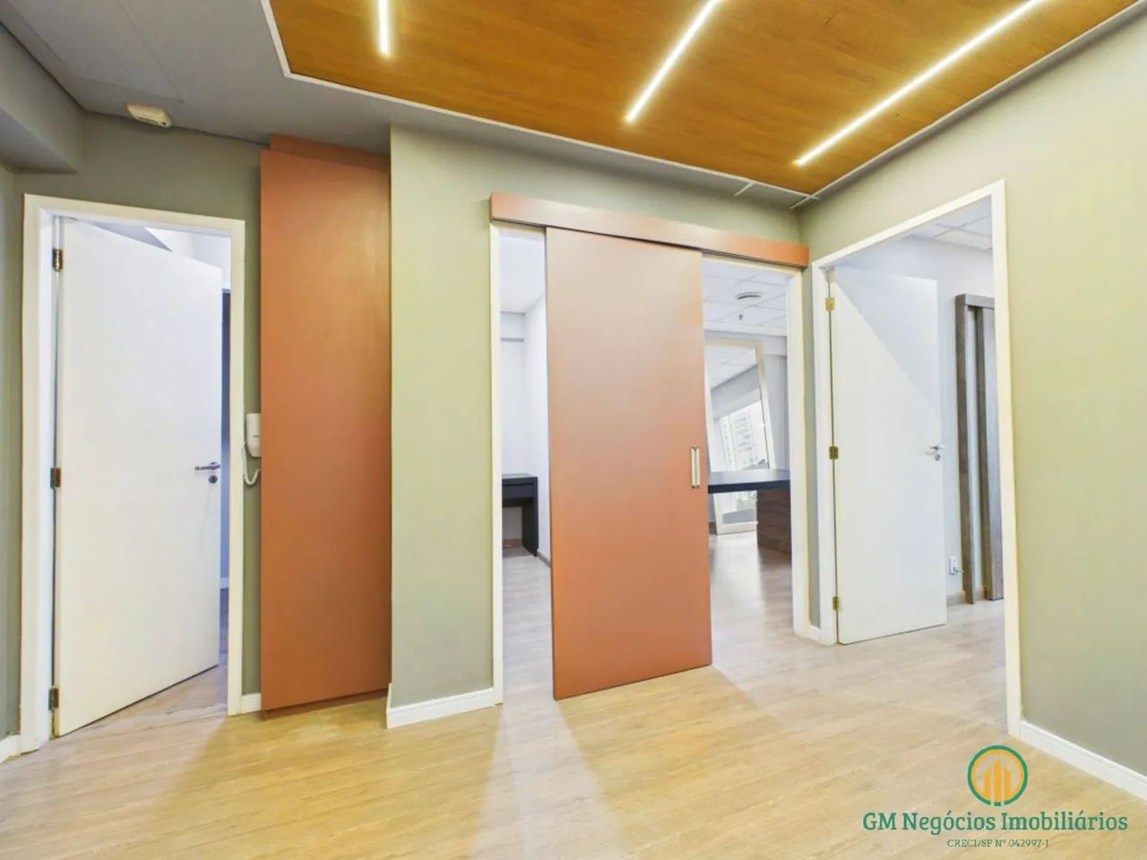 Sala Comercial c/ 3 salas, 2 banheiro e 1 vaga de garagem - Foto 2