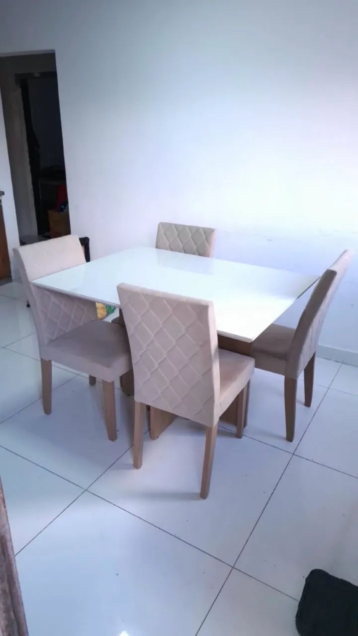 Mesa com tampo de vidro + 4 cadeiras - Foto 2