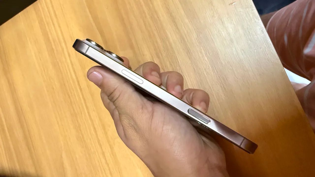 Iphone 16 pro Max  - Foto 3
