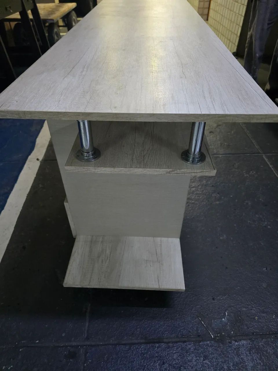 Mesa de computador em mdf branco gelo - Foto 2