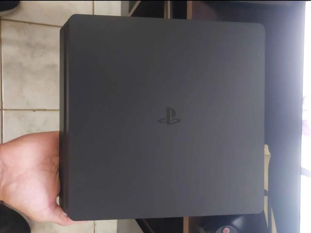 PS4 SLIM 1TB + 2 Controles com Garantia - Foto 2
