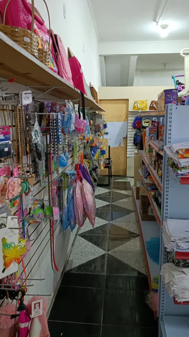 Vendo Gôndolas e painéis para loja esses que estão nesta loja, estou passando o ponto  - Foto 5