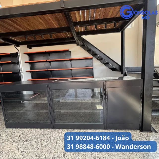 Balcão vitrine preto