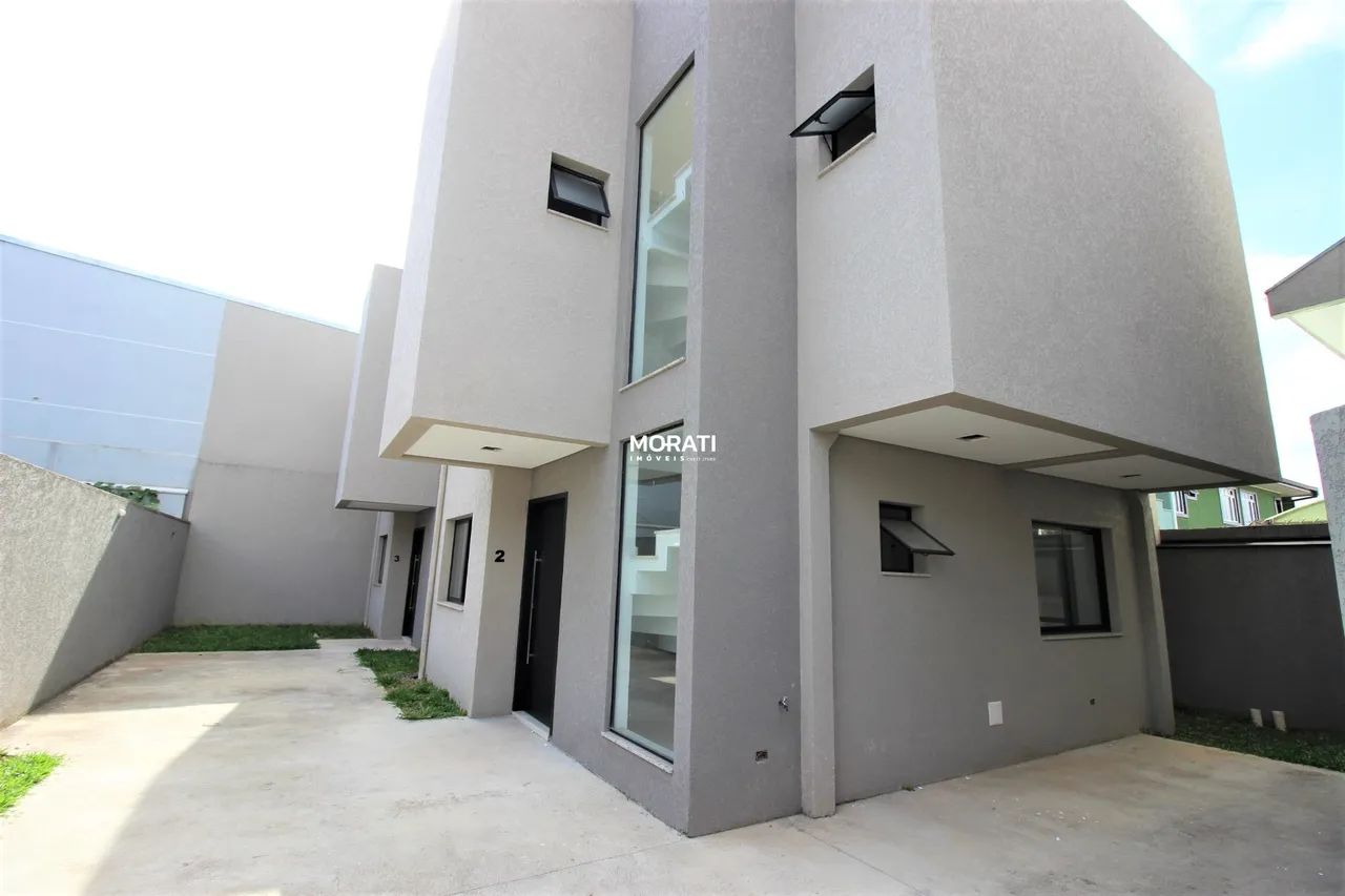 Sobrado com 03 Quartos Sendo uma Suíte no Campo Comprido