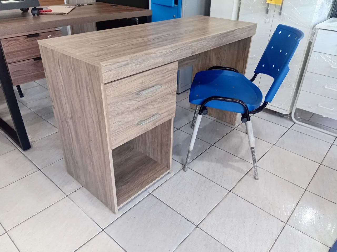 Mesa e cadeira azul  - Foto 2