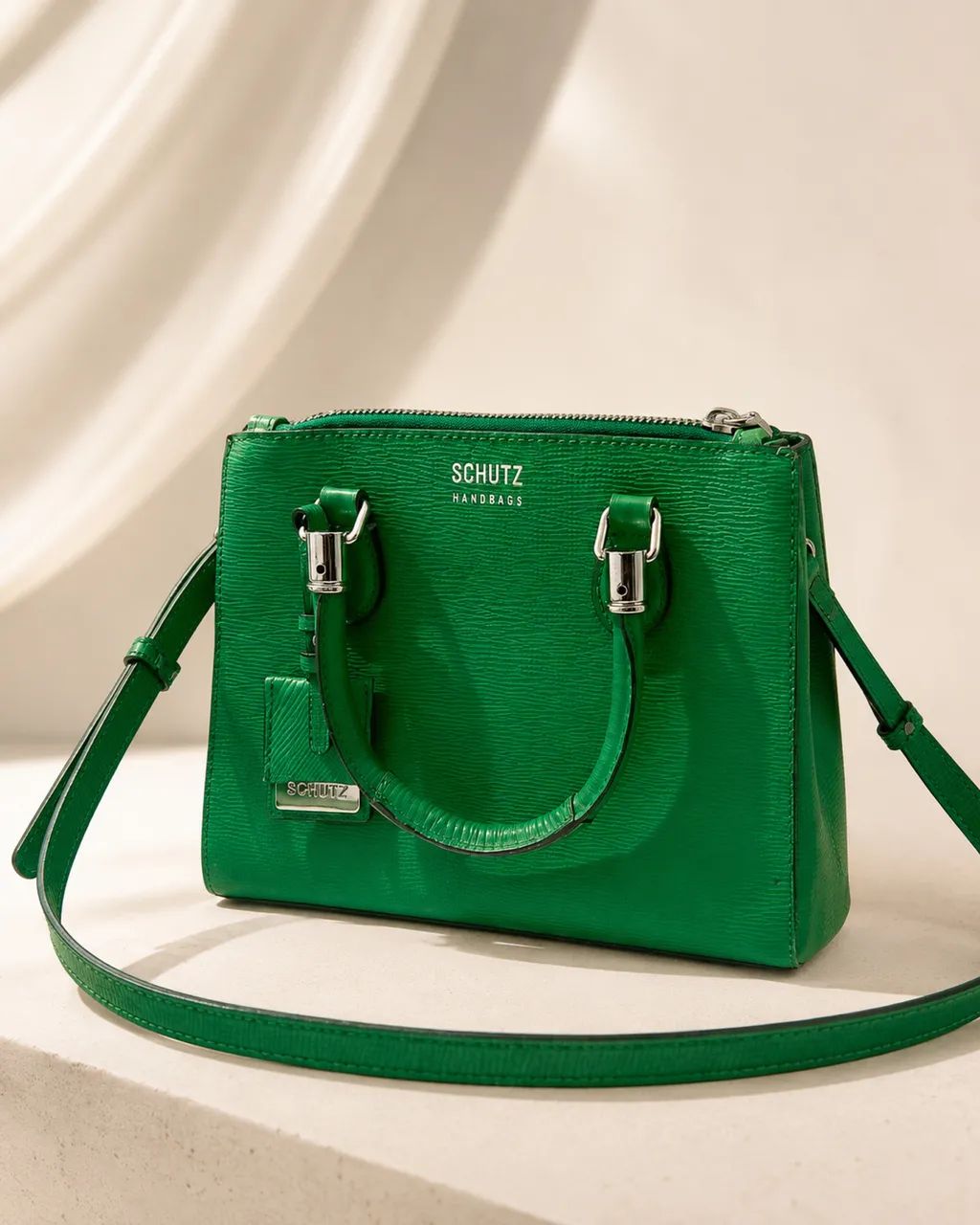Bolsa Schutz verde original, impecável e com alça transversal