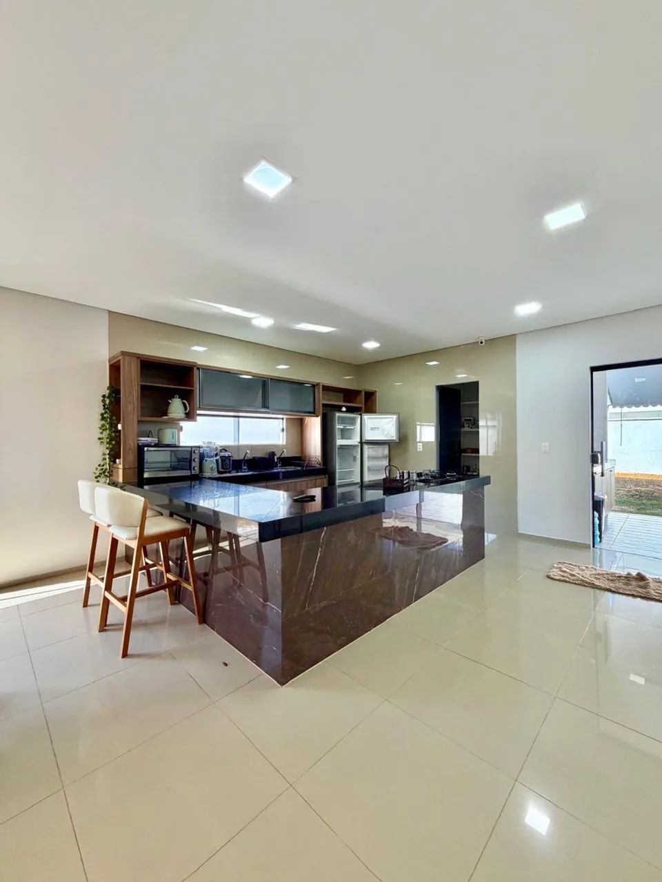 Casa mobiliada para alugar/ 4 quartos/ 3 suítes  - Foto 4