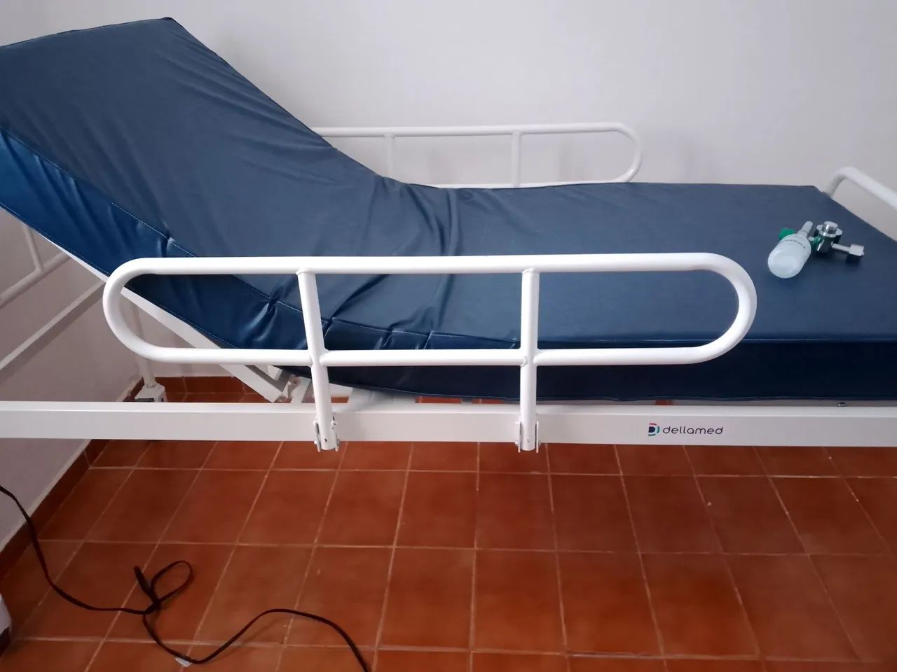 Cama hospitalar com três meses de uso  - Foto 3