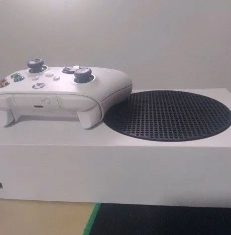 XBOX COM CONTROLE (POUCO USADO)
