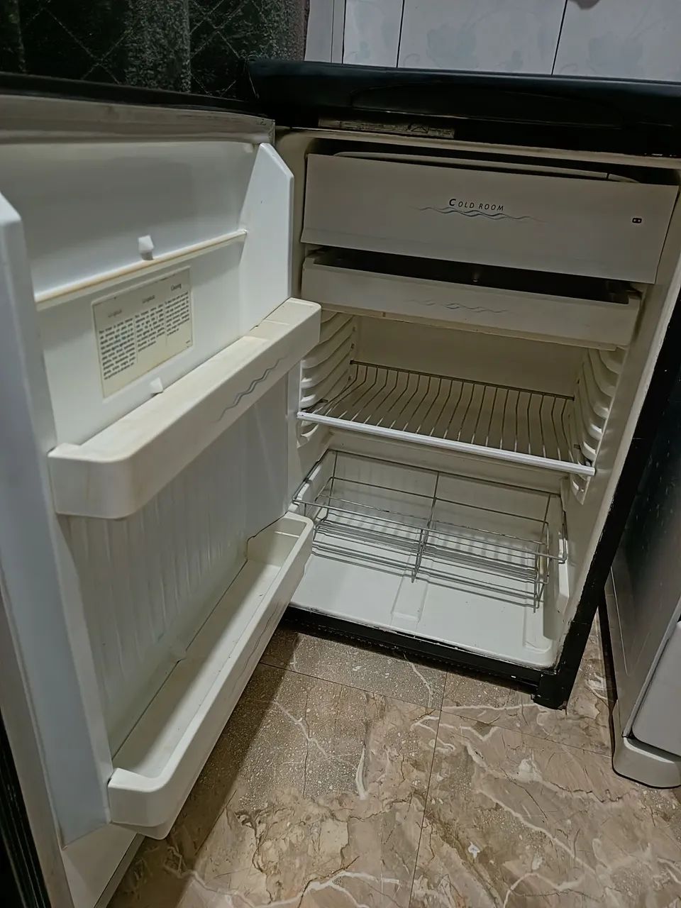 Vendo frigobar Consul. Funcionando perfeitamente. Bivolt.