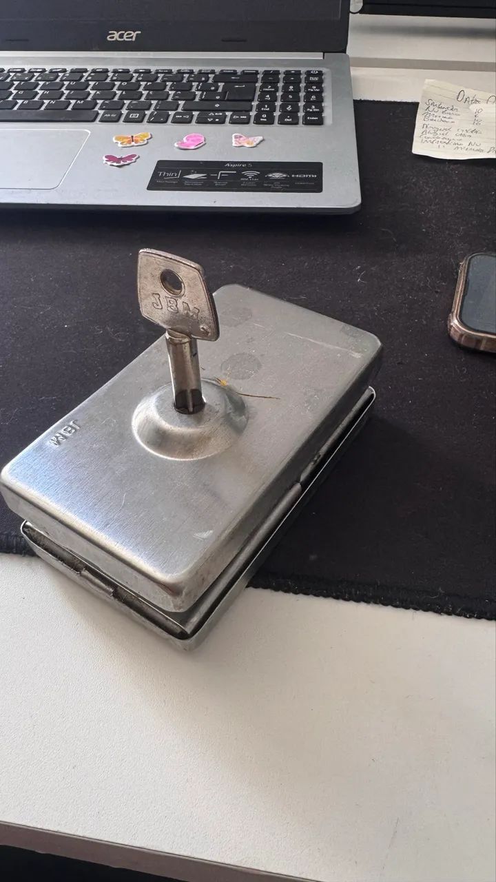 Fechadura blindada para porta de vidro