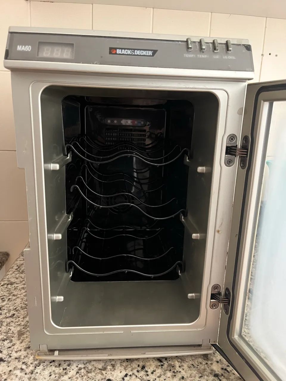 Mini Adega Black e Decker MA60 - Foto 4