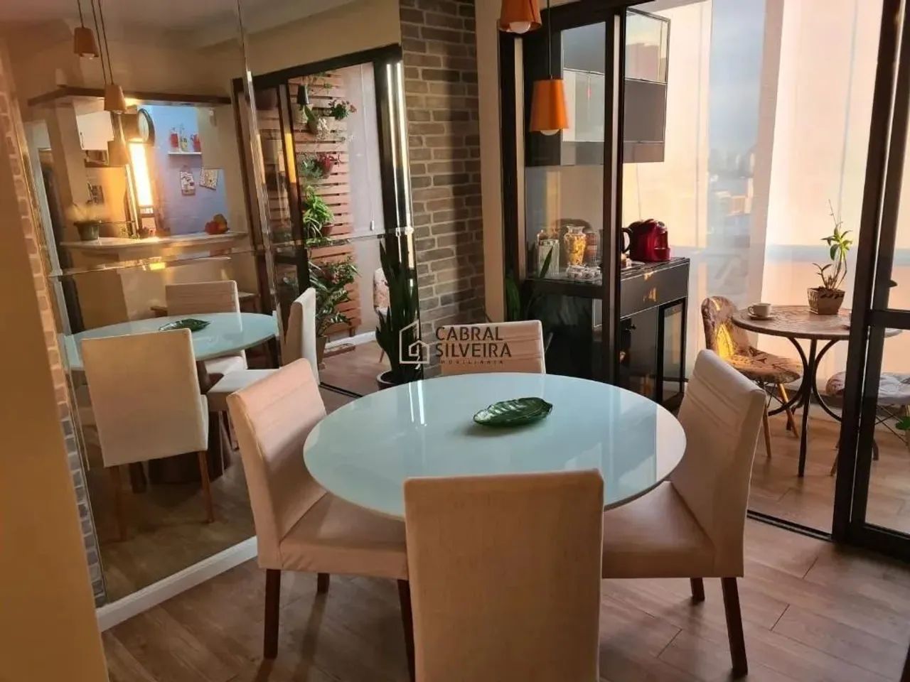 Duplex Sofisticado Mobiliado com 2 Suítes para Locação em Moema