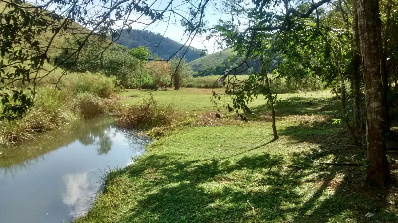 Chácara 2.100m2 lugar lindo 