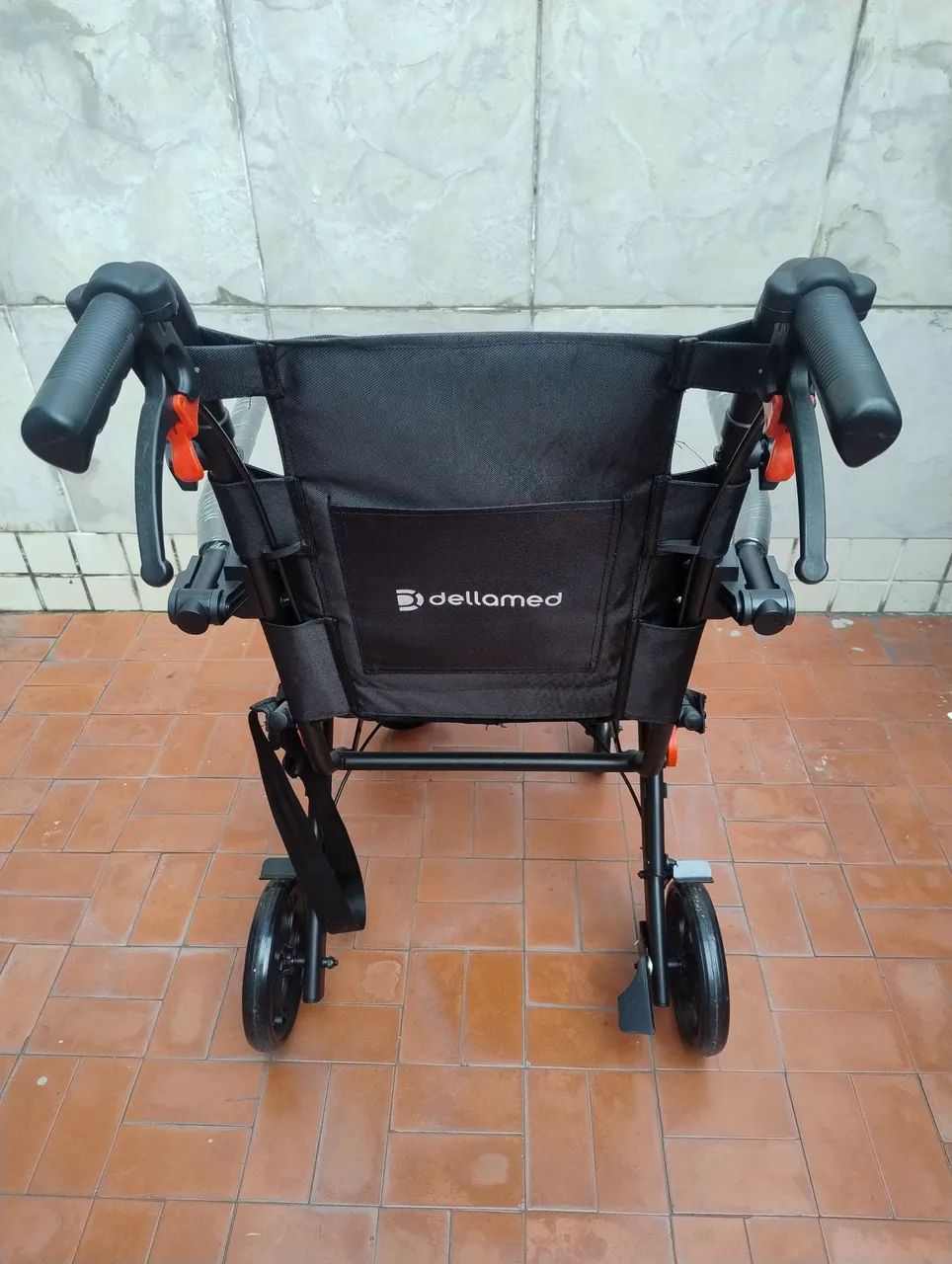 Cadeira de transporte preta nova  - Foto 4