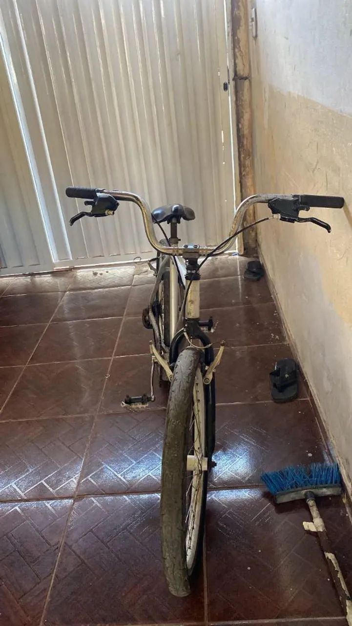 Bicicleta de Alumínio Prata Usada - Foto 2