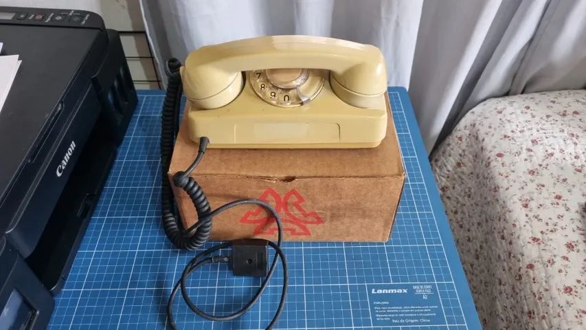 Telefone fixo antigo tijolinho de disco