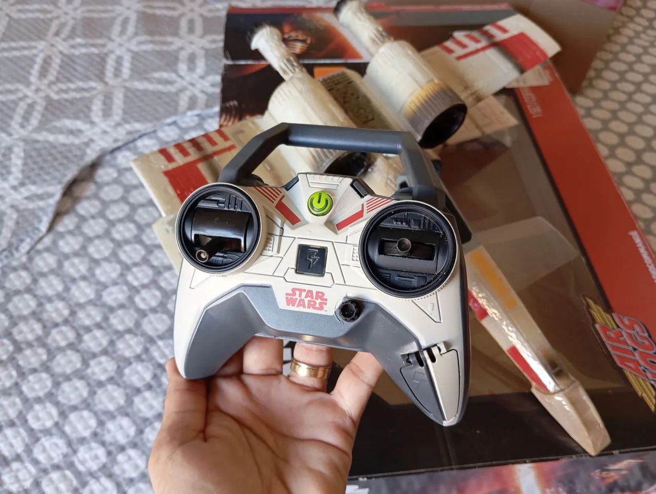 Avião de cont. remoto Star Wars  - Foto 4