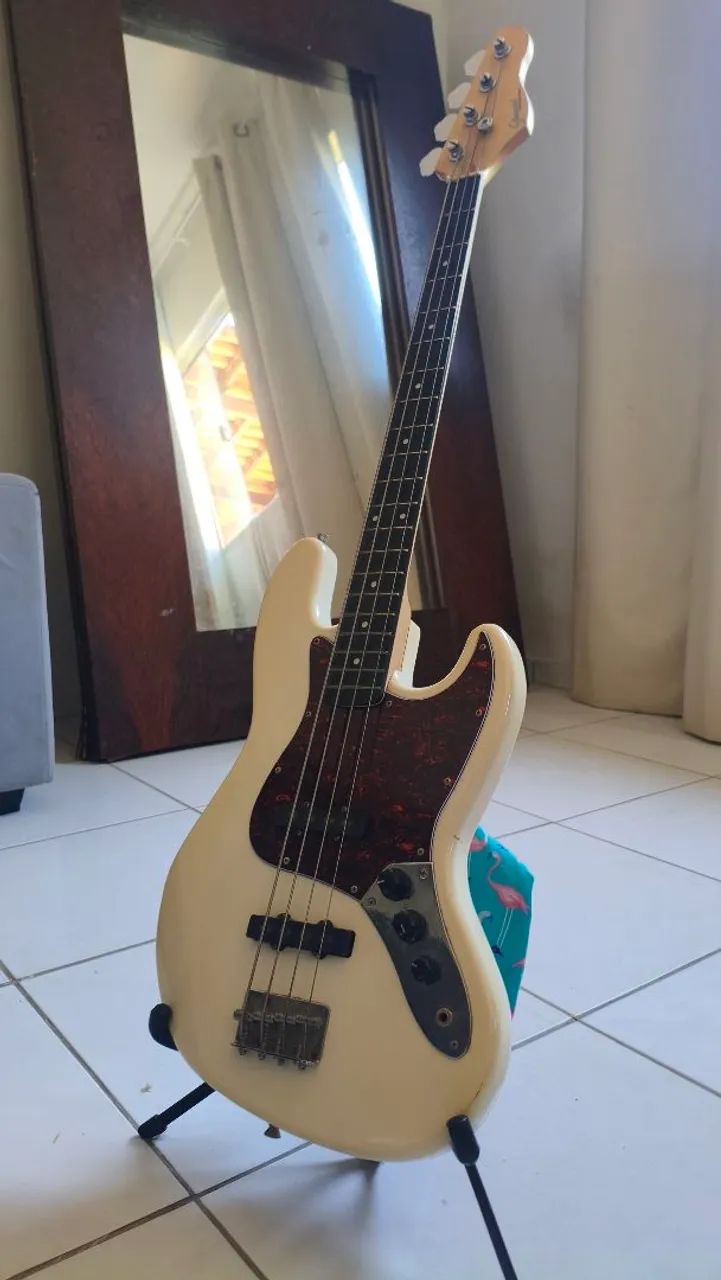 Contrabaixo 4C Giannini 