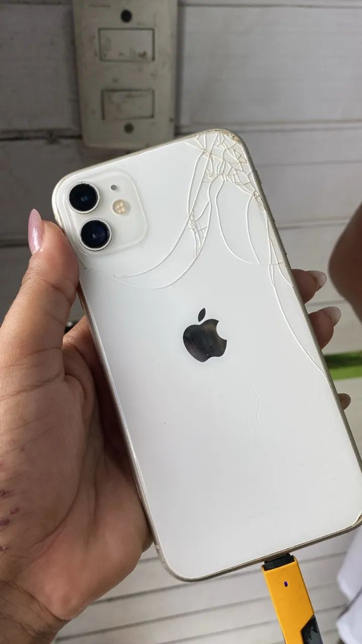 iPhone 11 700,00