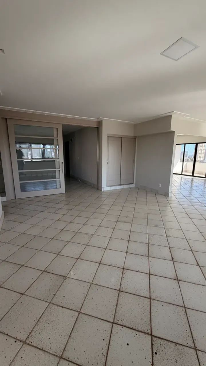 Super apartamento com 390m² e 4 suítes, sendo 3 com closet - Foto 3