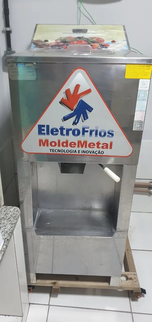 Vendo maquinas de fabricação de Açaí, Sorvetes de pote e Picolés.