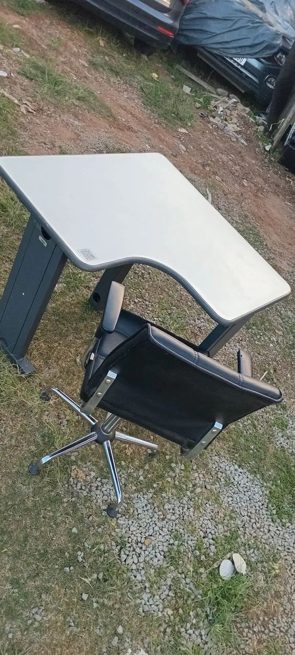 Escrivaninha c cadeira. - Foto 3