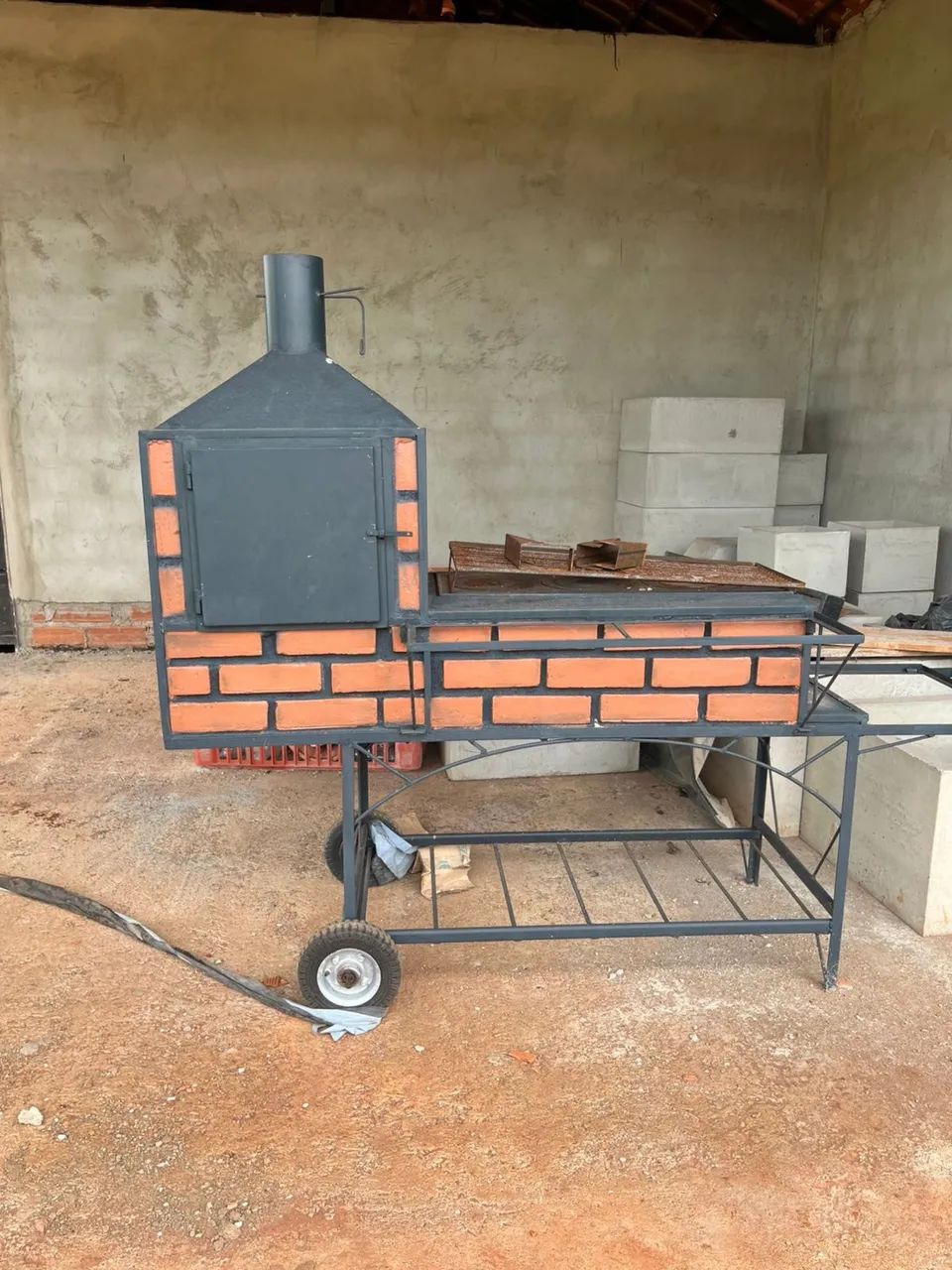 Vende-se fogão a lenha com churrasqueira e forno 