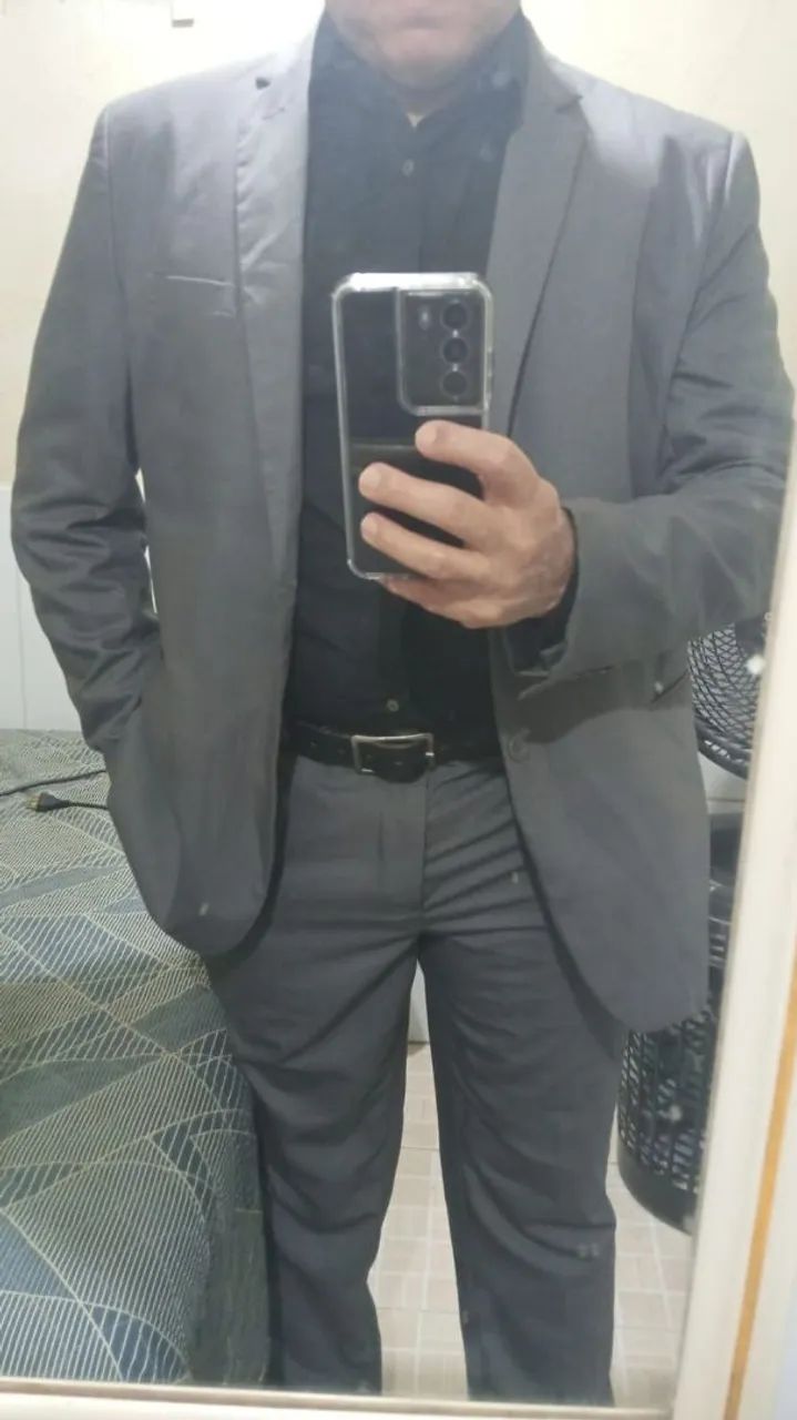Conjunto de terno e calça.