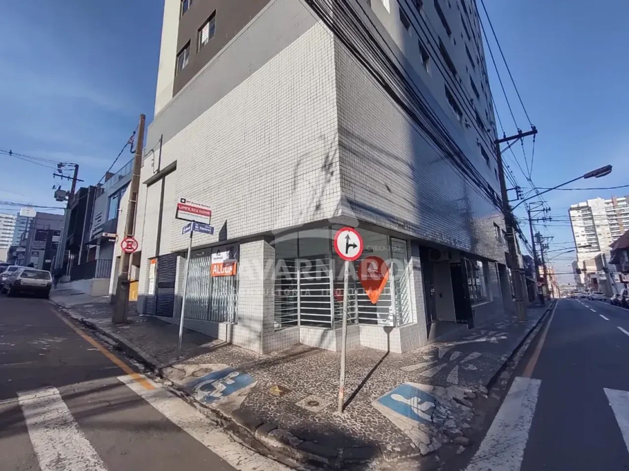 Loja de Esquina no Centro com Excelente Visibilidade!