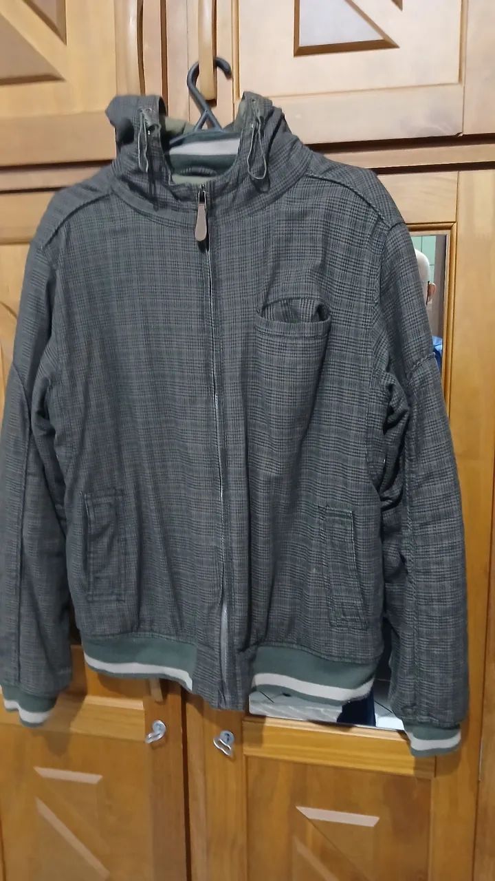 Jaqueta de frio com capuz
