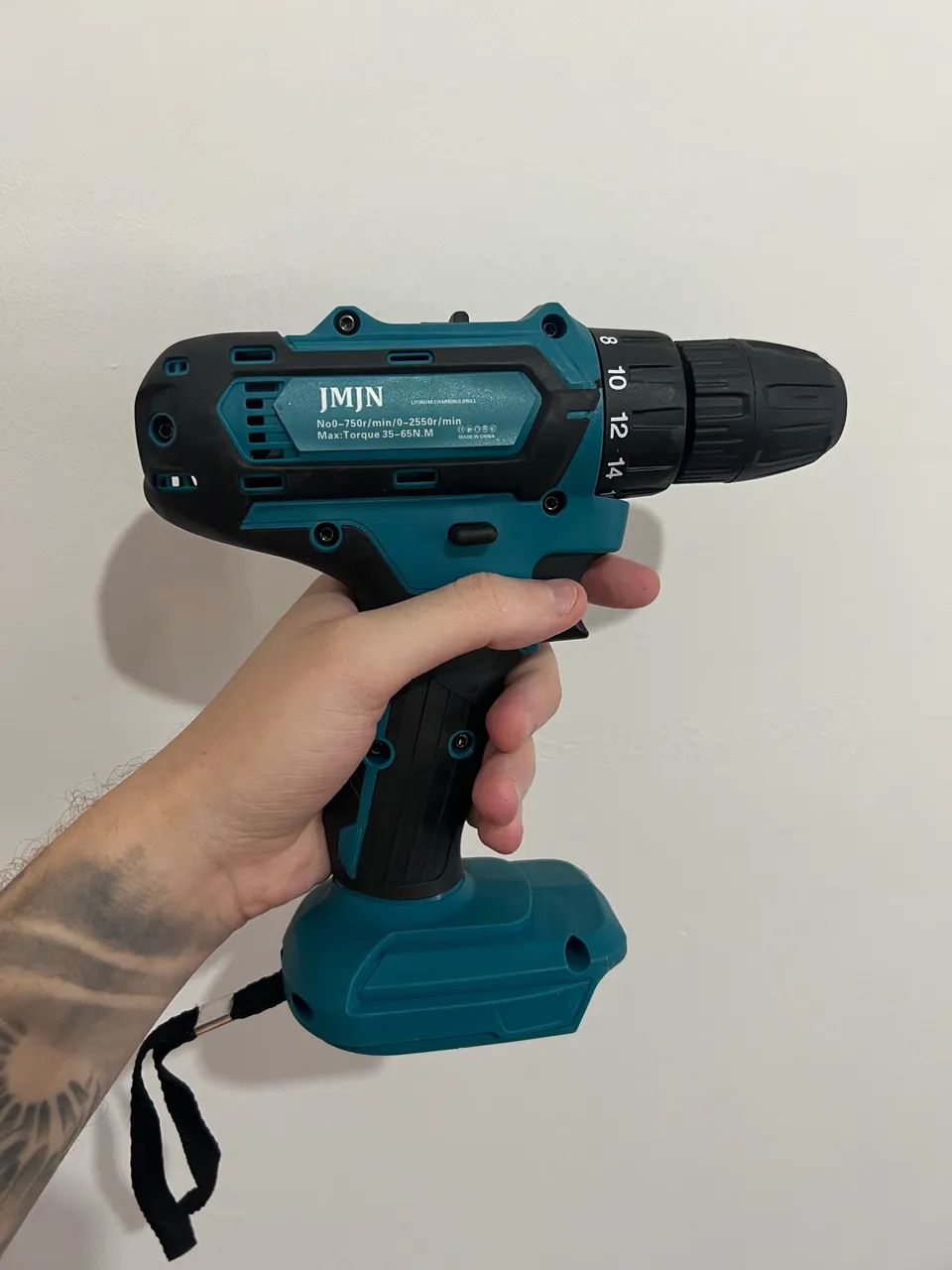 Furadeira Parafusadeira 48V + Maleta completa com acessórios