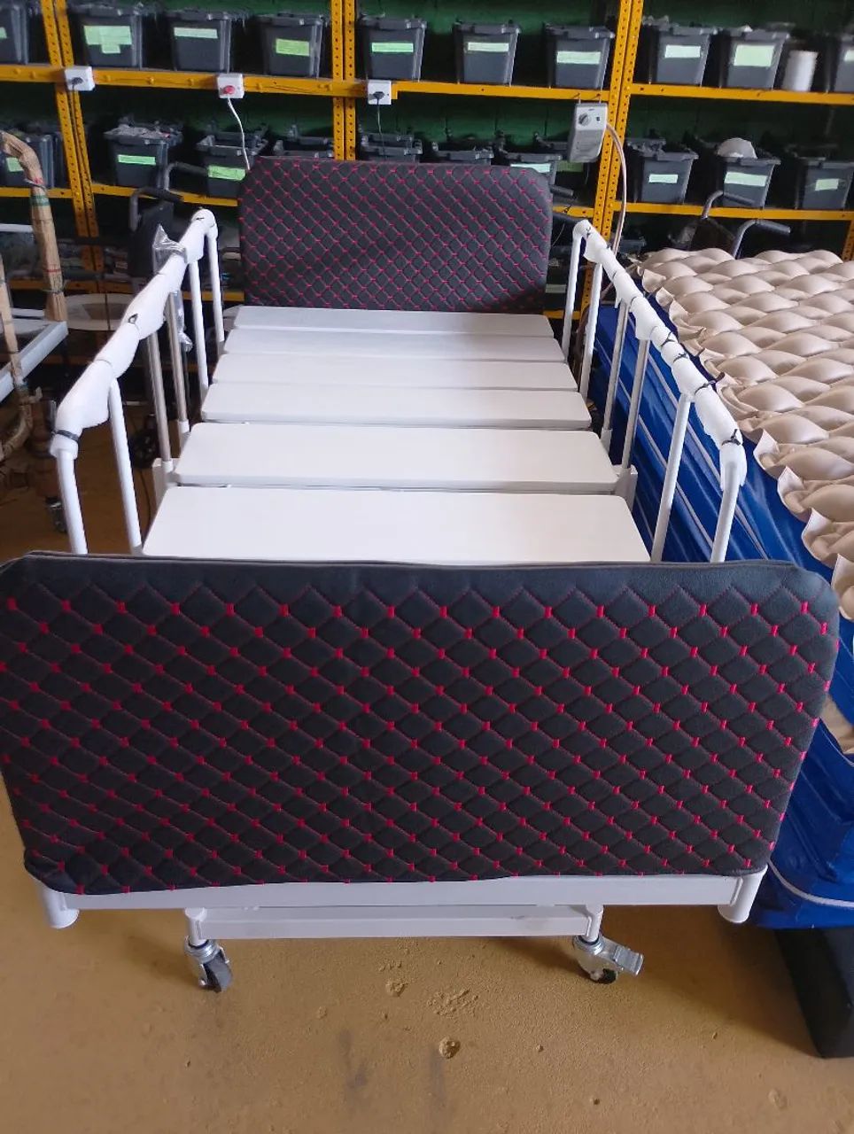 Cama hospitalar elétrica. 
