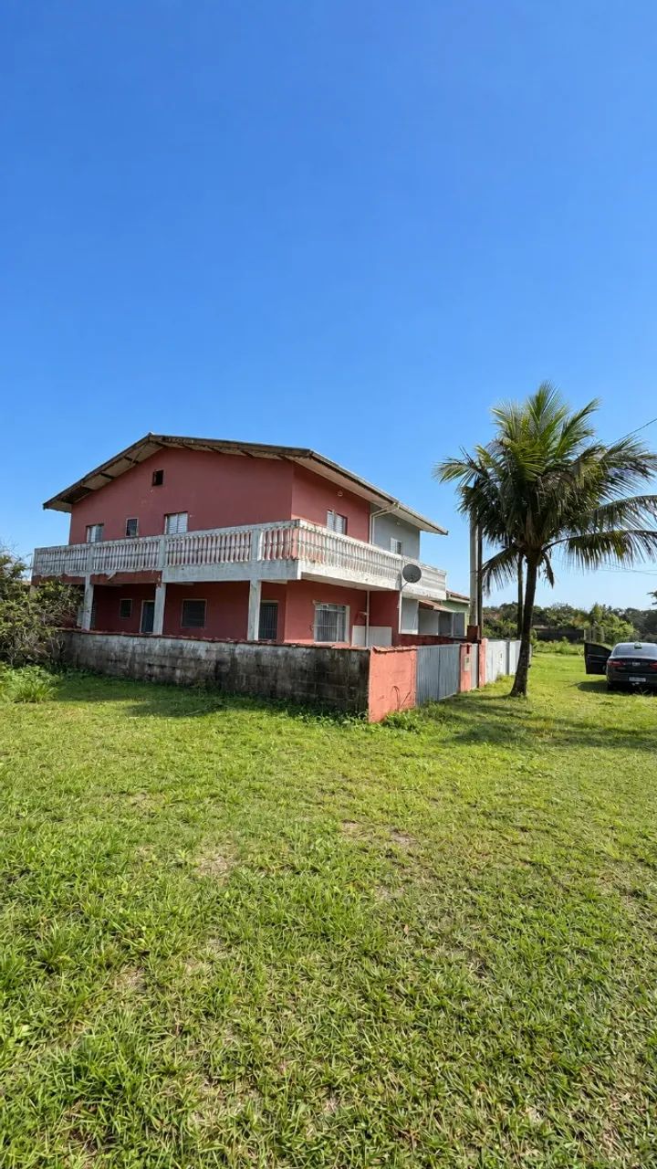 Sobrado em Ilha Comprida - 4 Quartos, 3 Quadras da Praia e Churrasqueira