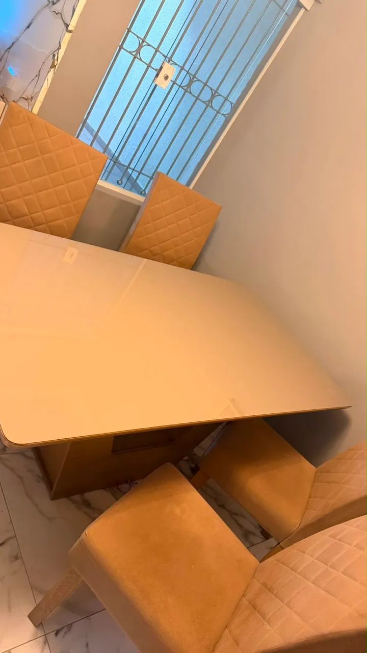 Mesa com 4 cadeiras  - Foto 2