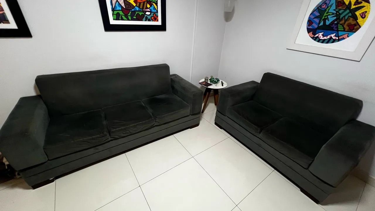 Jogo de sofá dois e tries lugares em boas condições 
